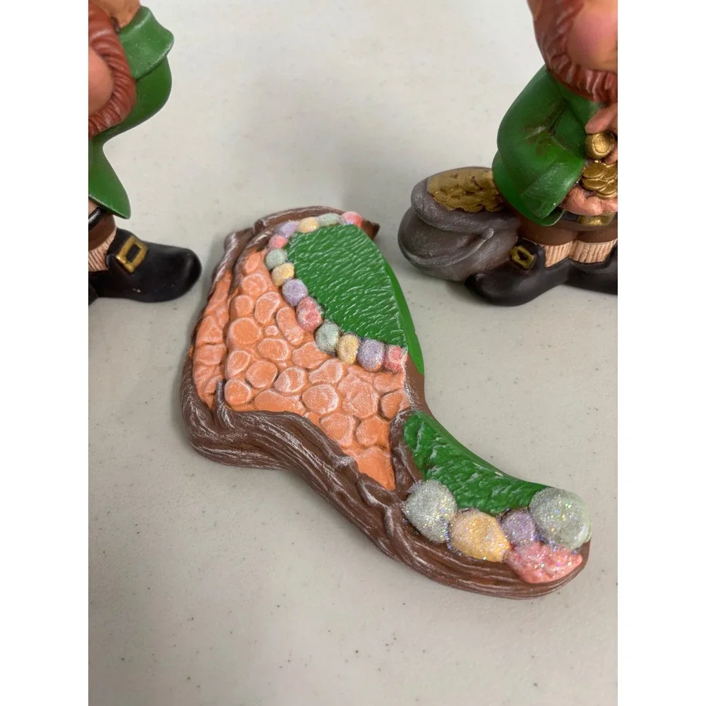 St Patricks Day Leprechaun Ceramic Figurine Set 3pc‎ Pot of Gold Shamrock
